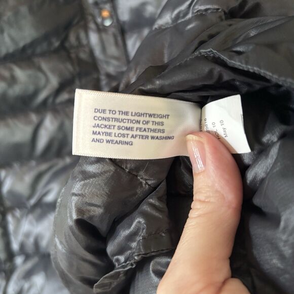 GAP Womens Black Puffer Vest Down Quilted Sleeveless Zip Pockets Sz Medium - Picture 8 of 11